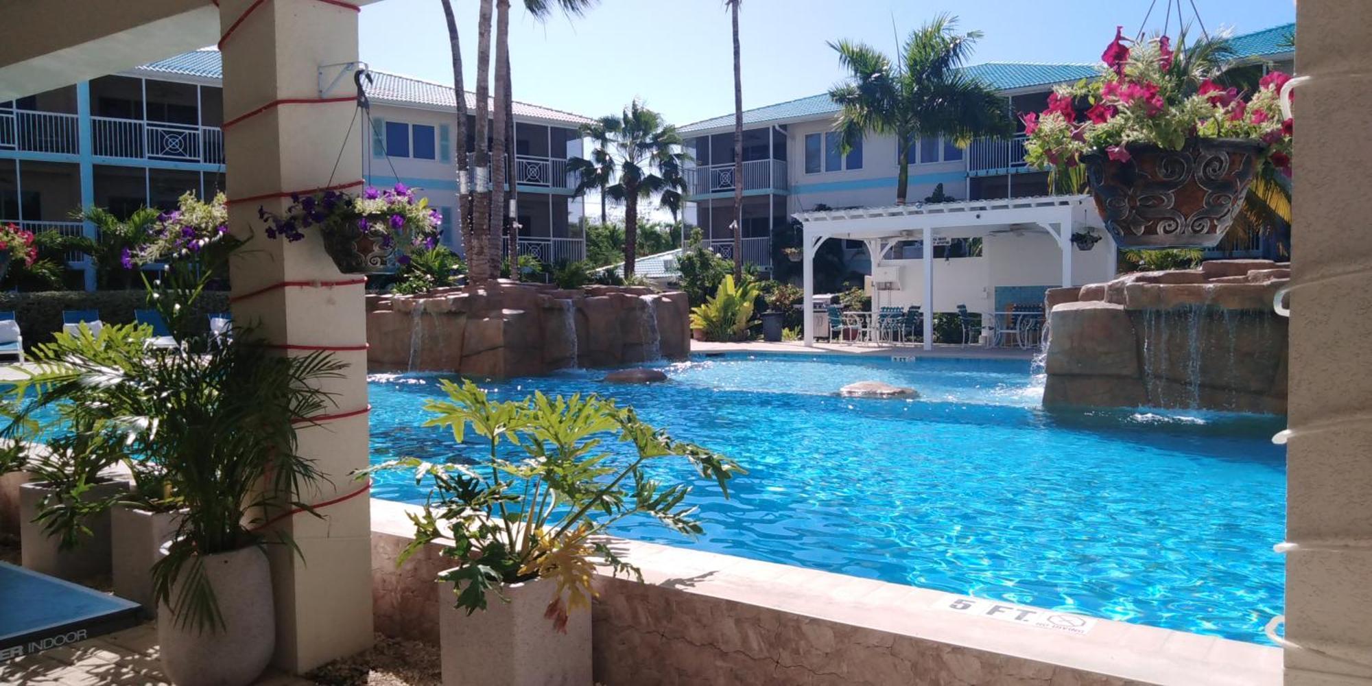 Seven Mile Beach Resort George Town Buitenkant foto