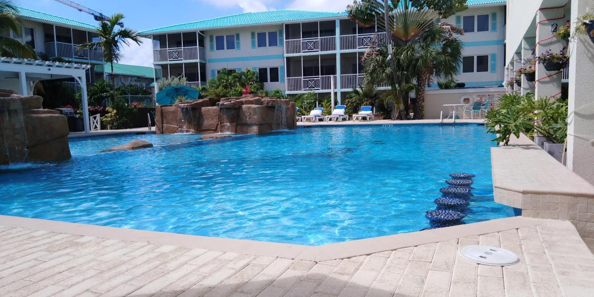 Seven Mile Beach Resort George Town Buitenkant foto