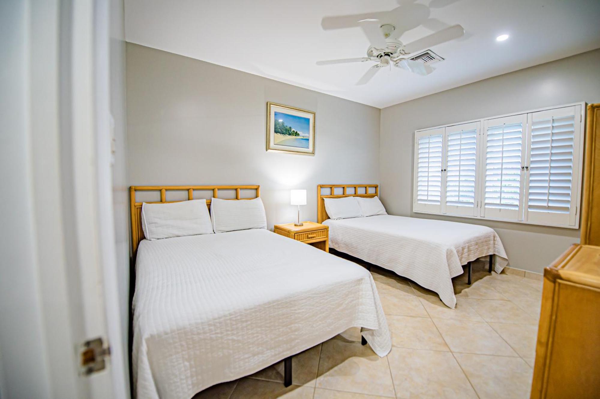 Seven Mile Beach Resort George Town Buitenkant foto