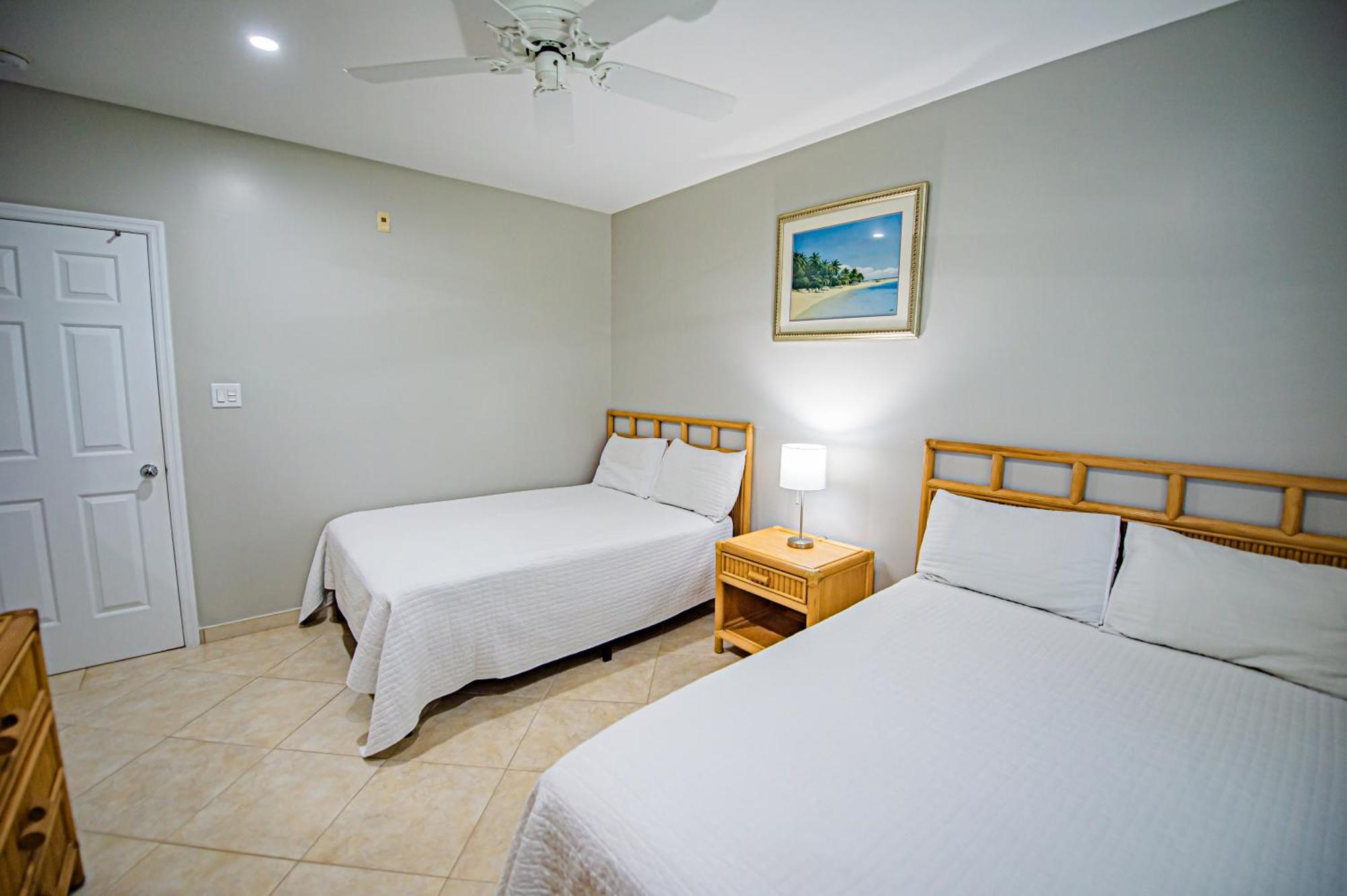 Seven Mile Beach Resort George Town Buitenkant foto