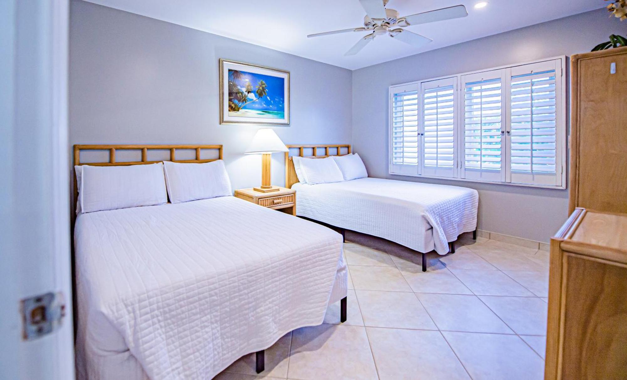 Seven Mile Beach Resort George Town Buitenkant foto