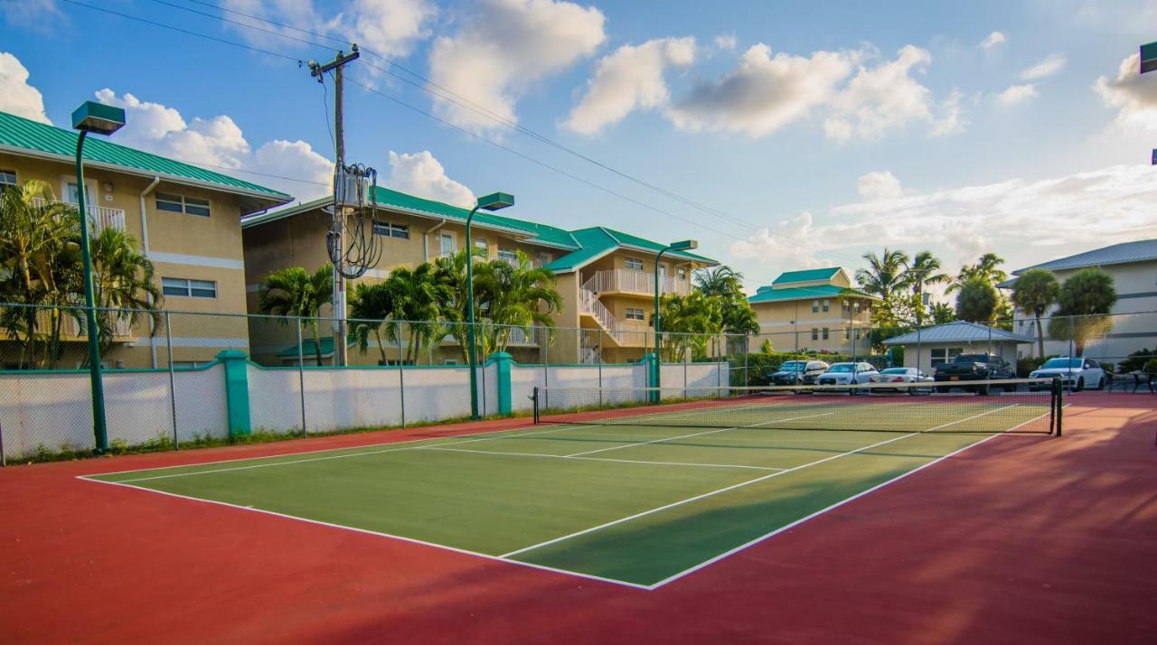 Seven Mile Beach Resort George Town Buitenkant foto