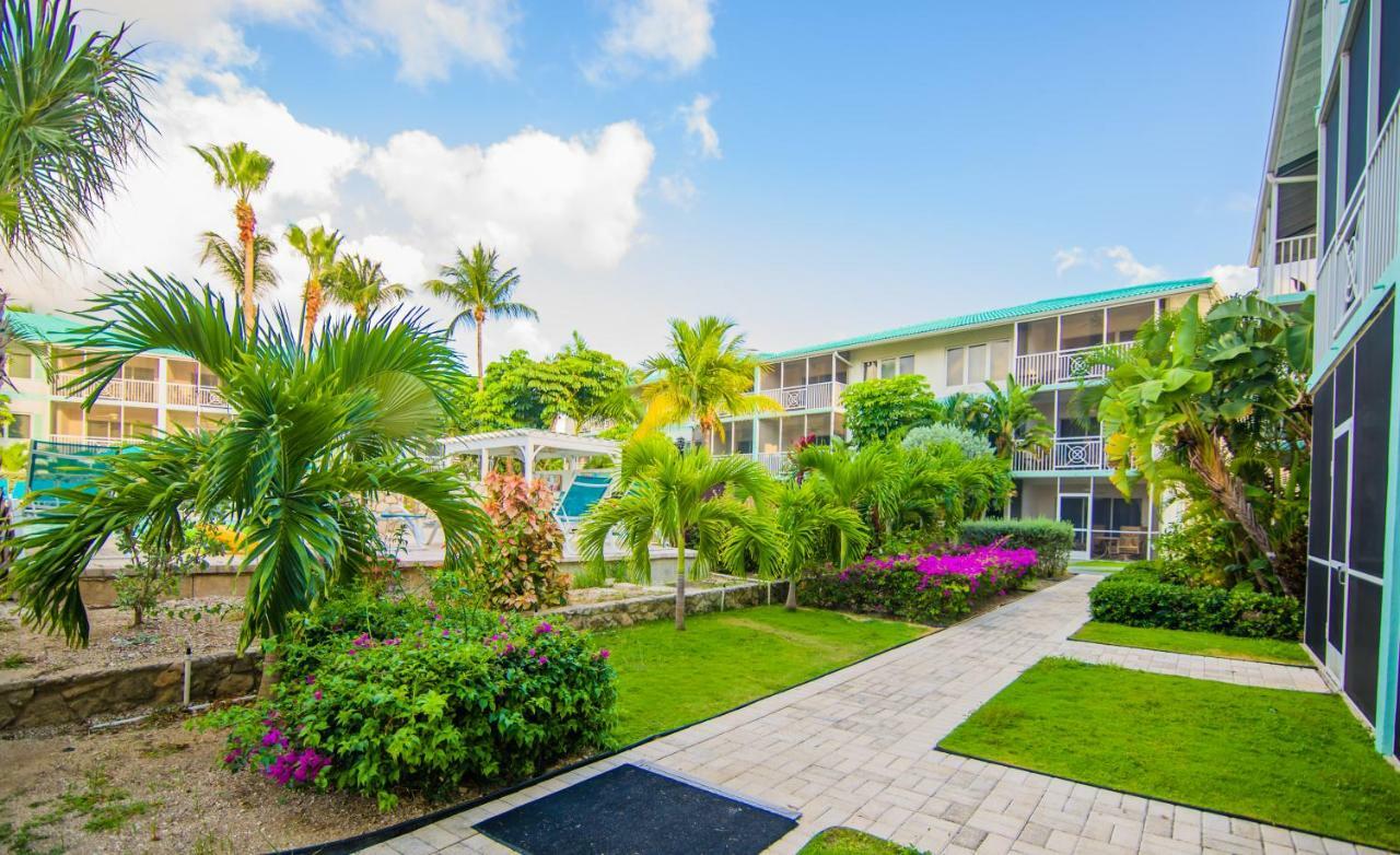 Seven Mile Beach Resort George Town Buitenkant foto